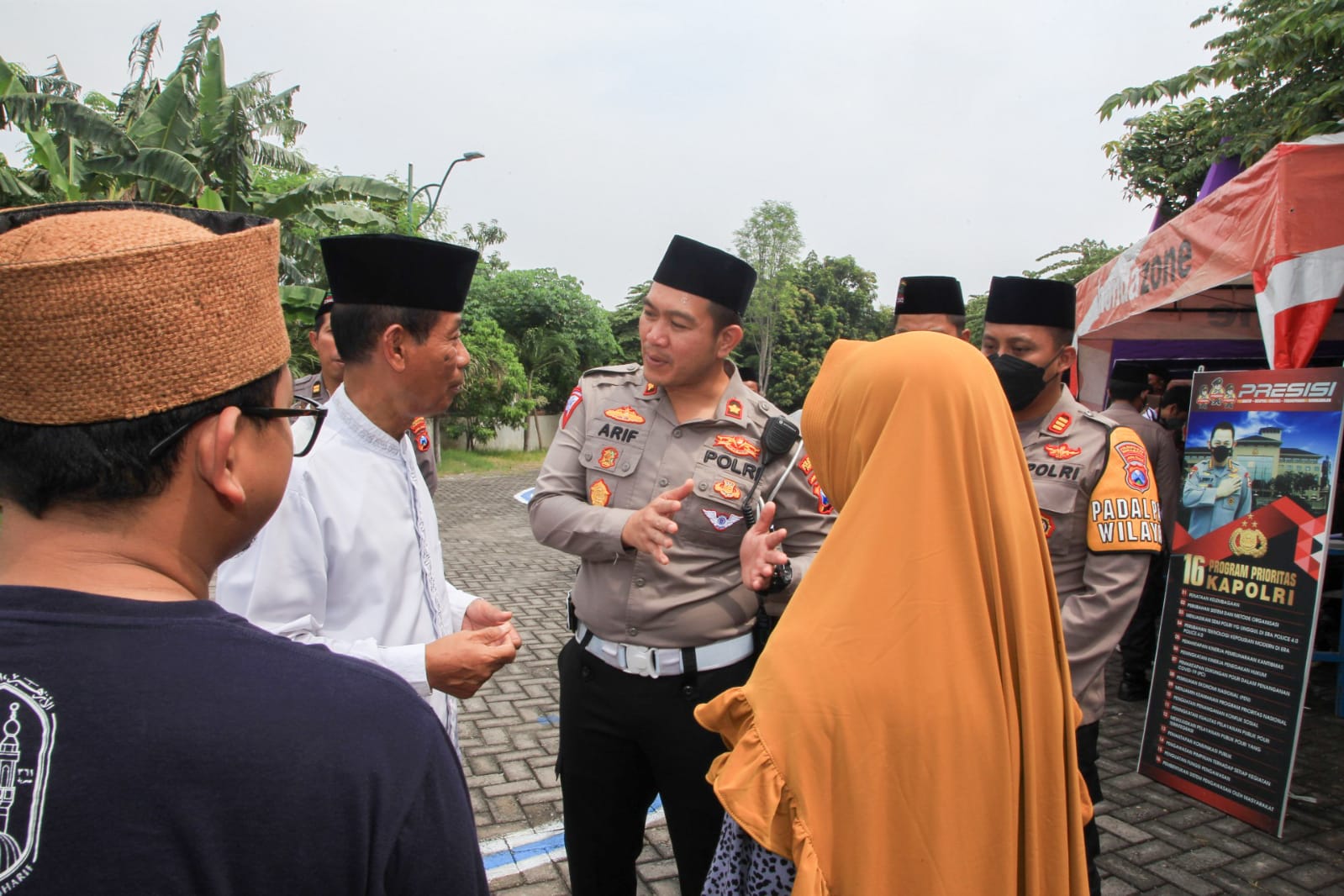 Usai Emak-emak, Cak Bhabin Layani Pengurusan SIM untuk Santri Surabaya