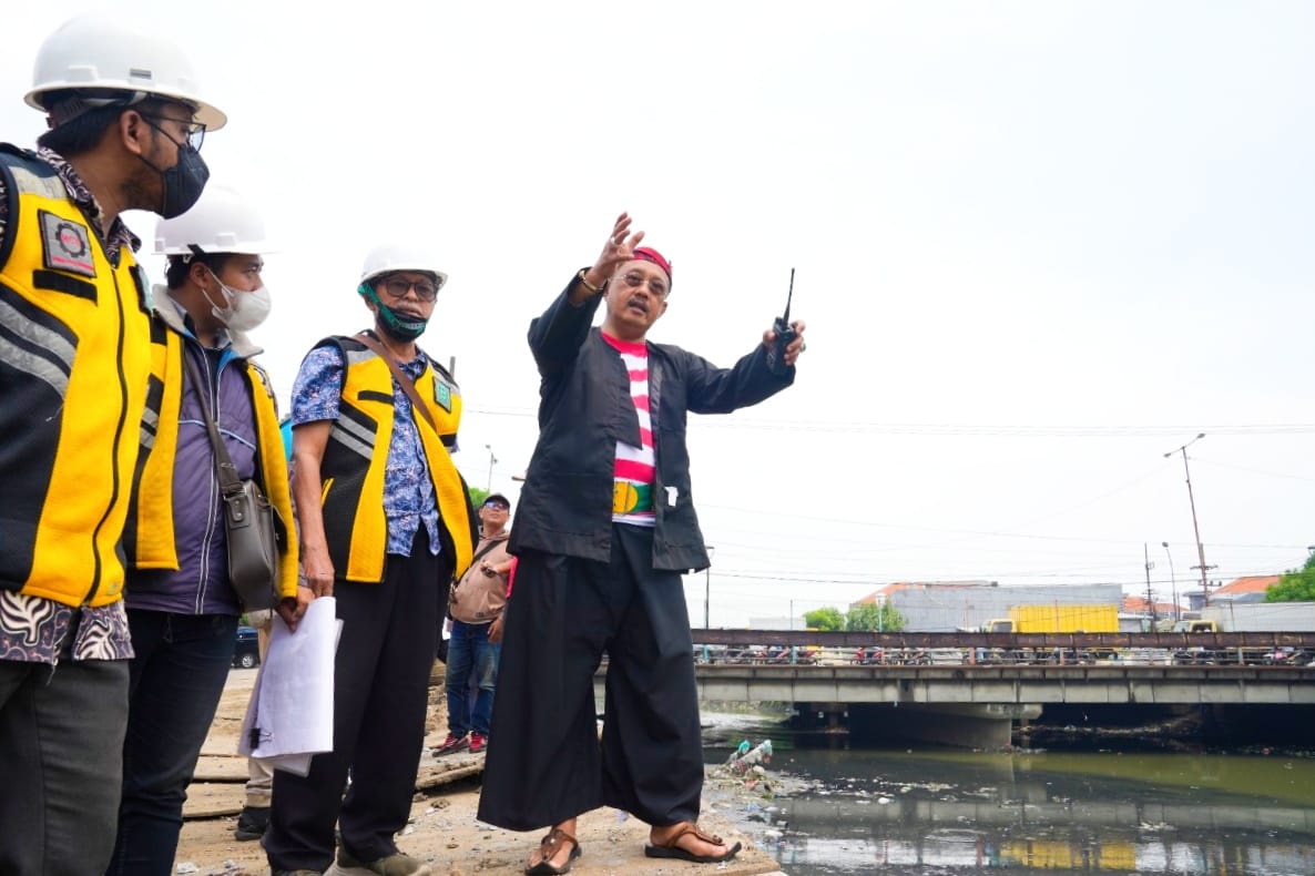 Plengsengan Sungai Asemrowo Digarap, Wawali Surabaya Ingatkan Kontraktor Jaga Kualitas