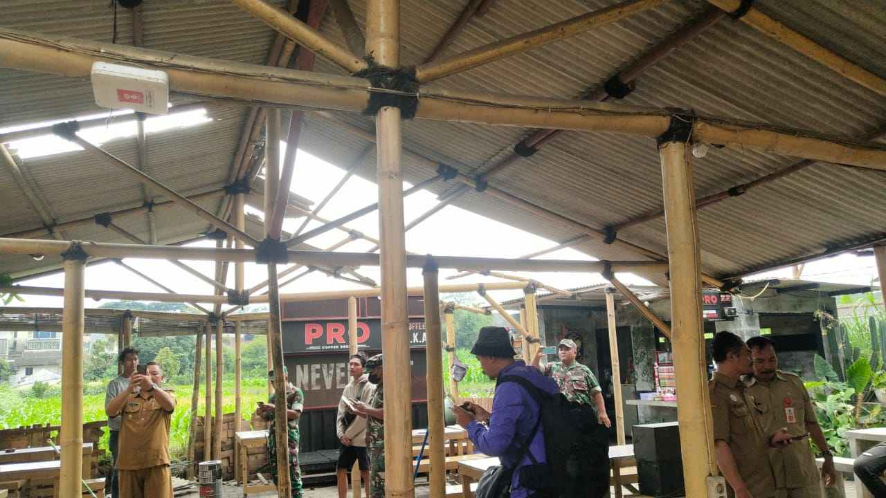 Puting Beliung Terjang Enam Cafe Satu Bengkel