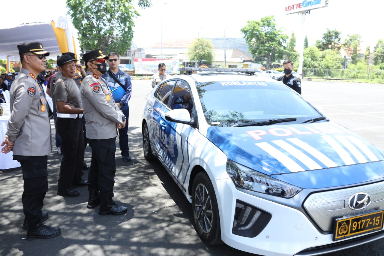 Kadiv Humas Polri Cek Kendaraan Listrik untuk KTT G20 di Bali
