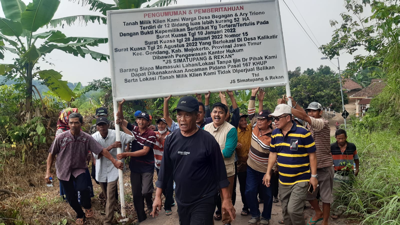 Akhiri Polemik Tanah 165 Hektar, Ratusan Warga Gondang Pasang Papan Kepemilikan