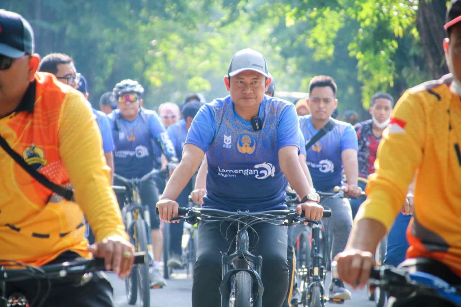 Gowes Bareng HUT TNI Ke-77 dan Korpri Ke-51, Ribuan Bikers Tumplek Blek di Lamongan