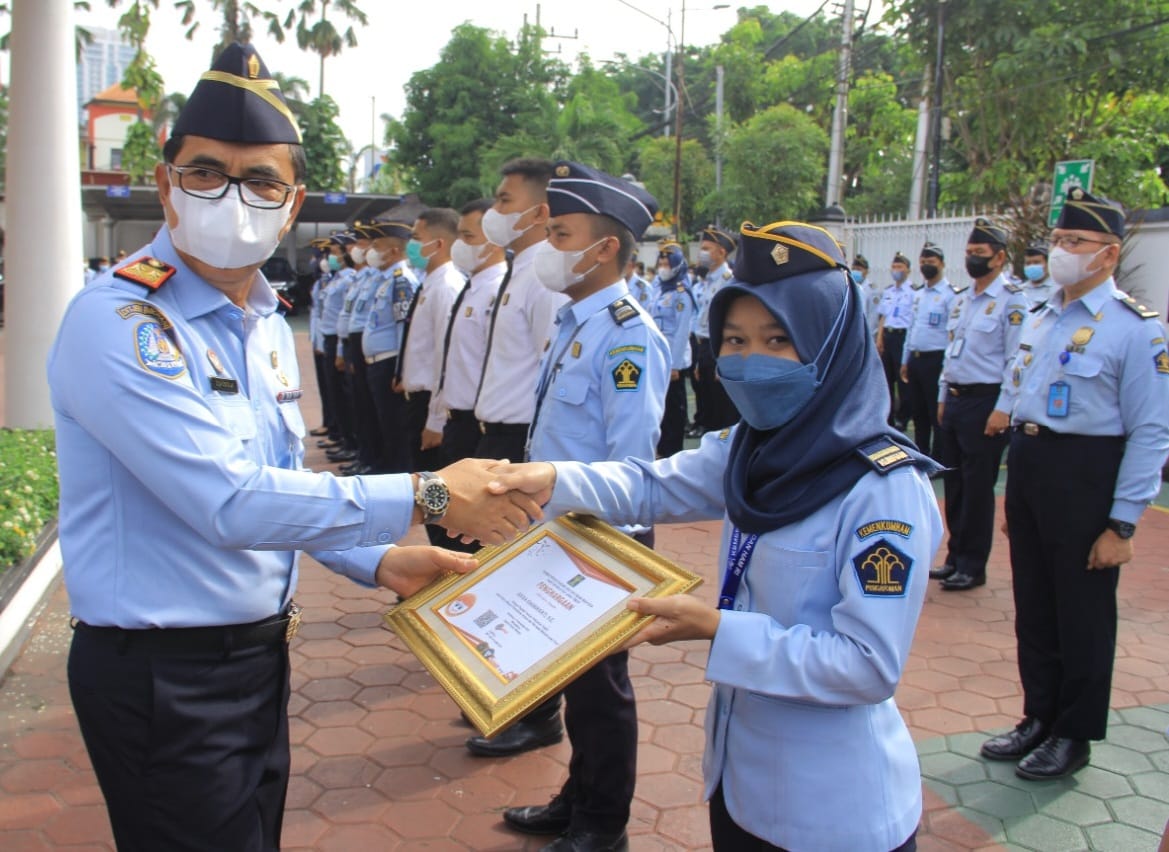 Gagalkan Penyelundupan Narkotika, 12 Pegawai Kemenkumham Terima Penghargaan