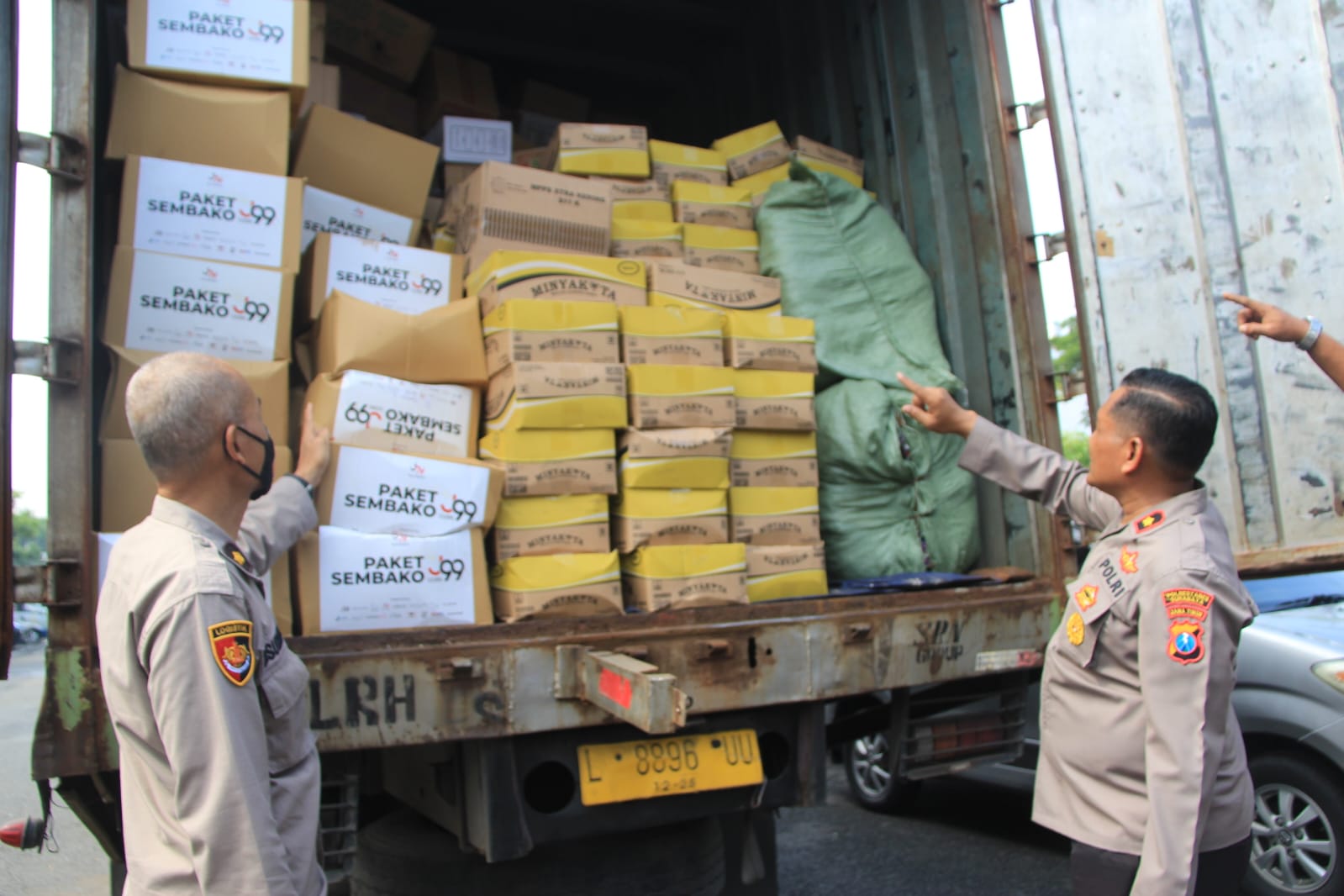 Peduli Kemanusiaan, Polrestabes Surabaya Kirim Paket Sembako ke Cianjur