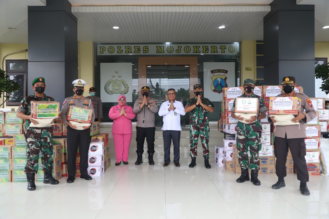 Peduli Kemanusiaan, Polres Mojokerto Salurkan Bantuan Sosial Bagi Korban Bencana Cianjur