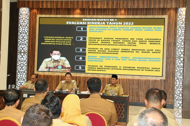 Ajak ASN Lamongan Rapatkan Barisan, Pak Yes Instruksikan 2023 Dimulai dengan Perencanaan yang Baik