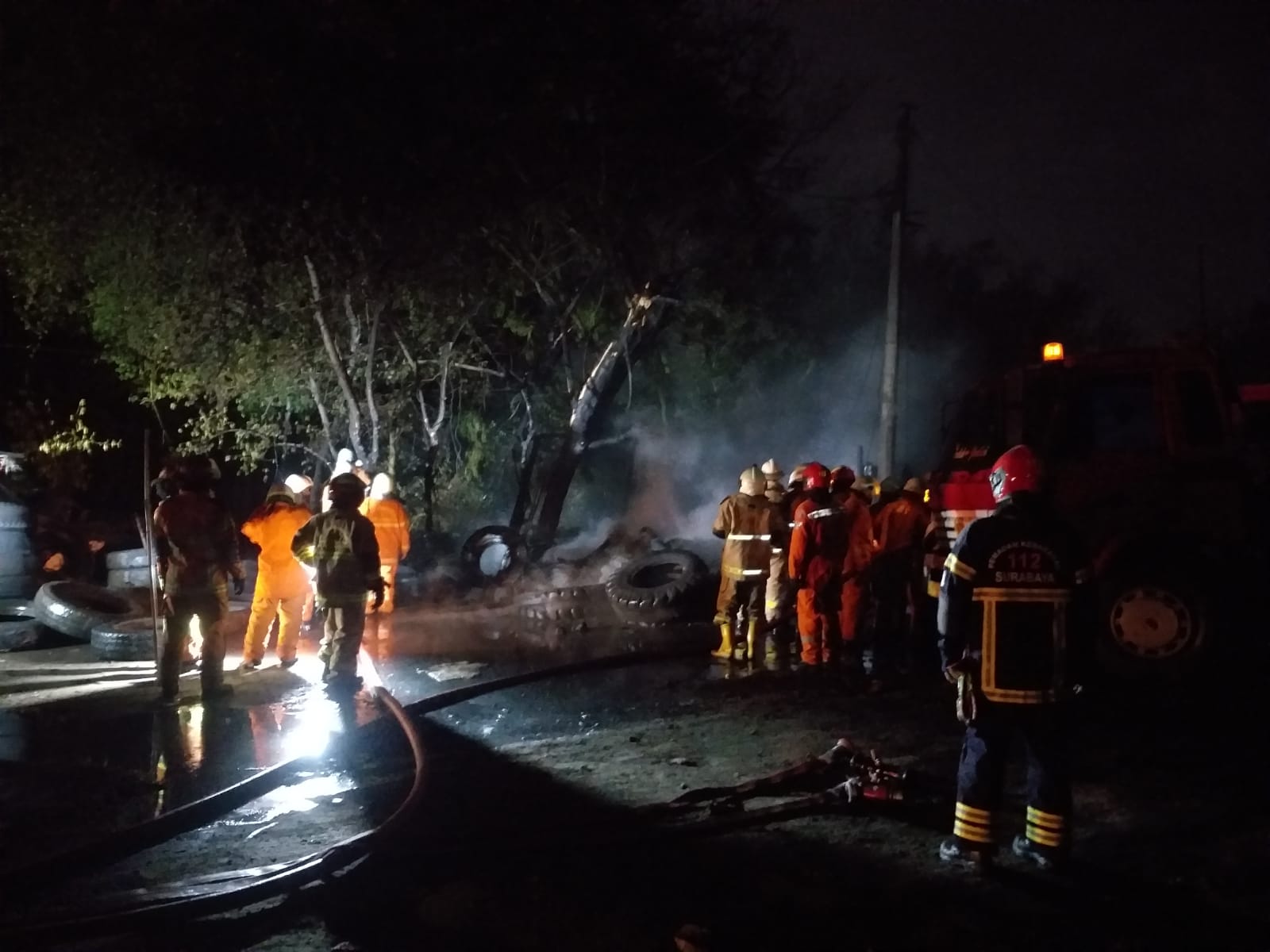 Bengkel Las Kalianak Barat Terbakar