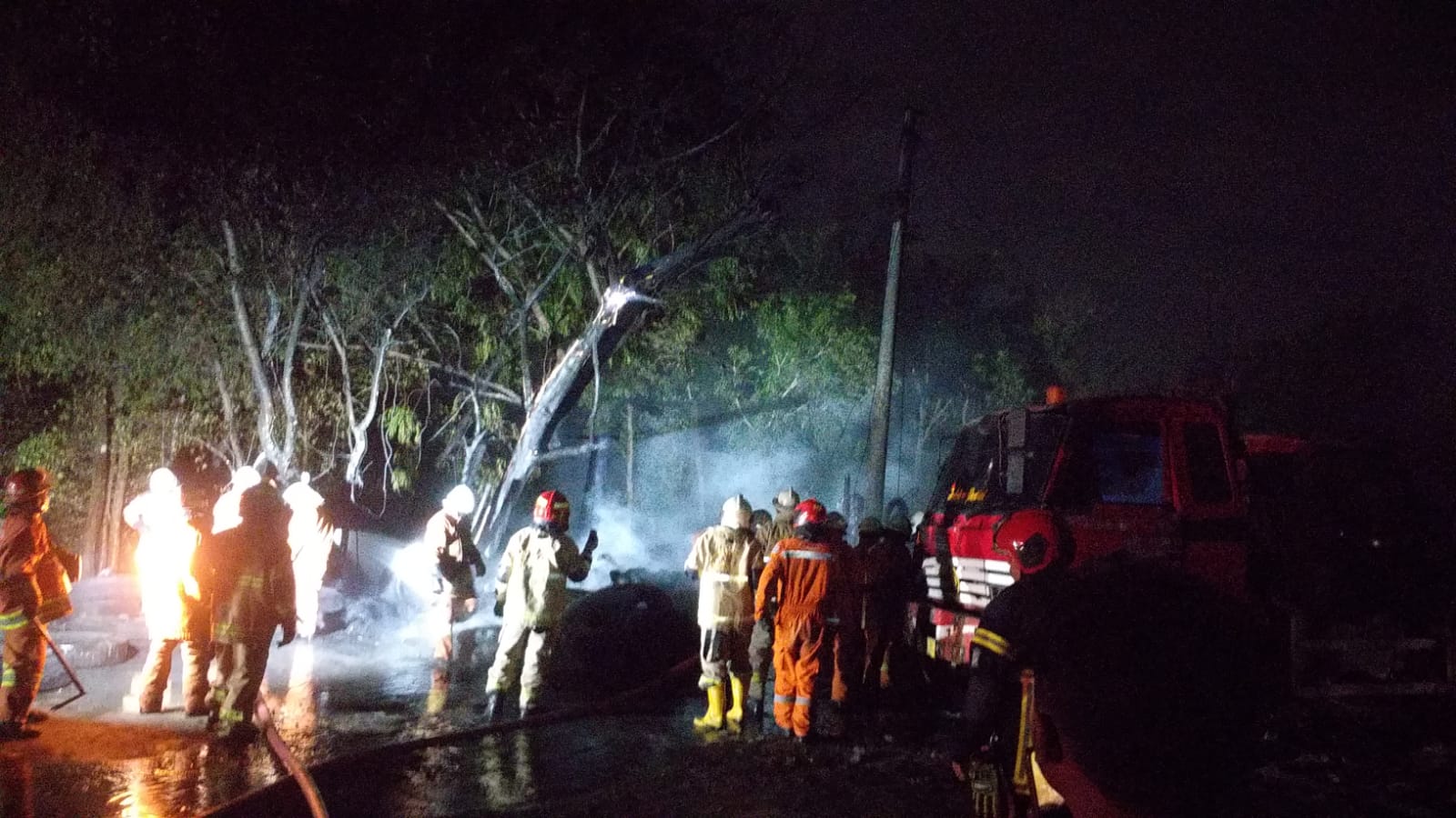 Bakar Kayu Usir Nyamuk Pemicu Kebakaran Bengkel Las Kalianak Barat