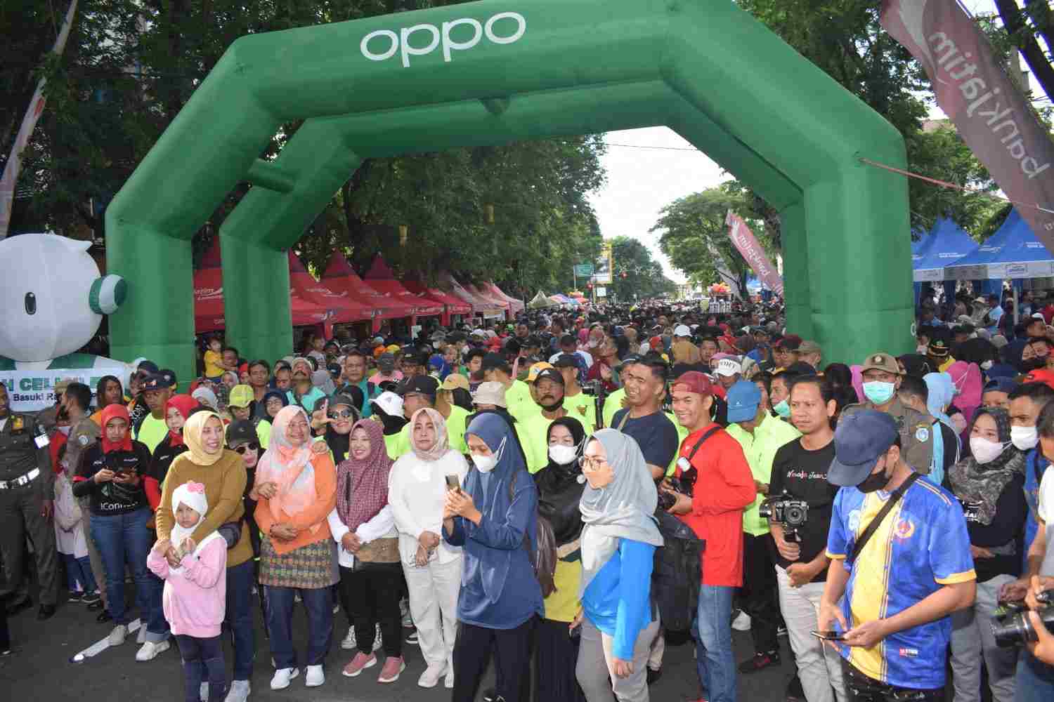 Padati Titik Nol KM Lamongan, Ribuan Orang Ikuti Jalan Sehat Puncak Korpri ke-51