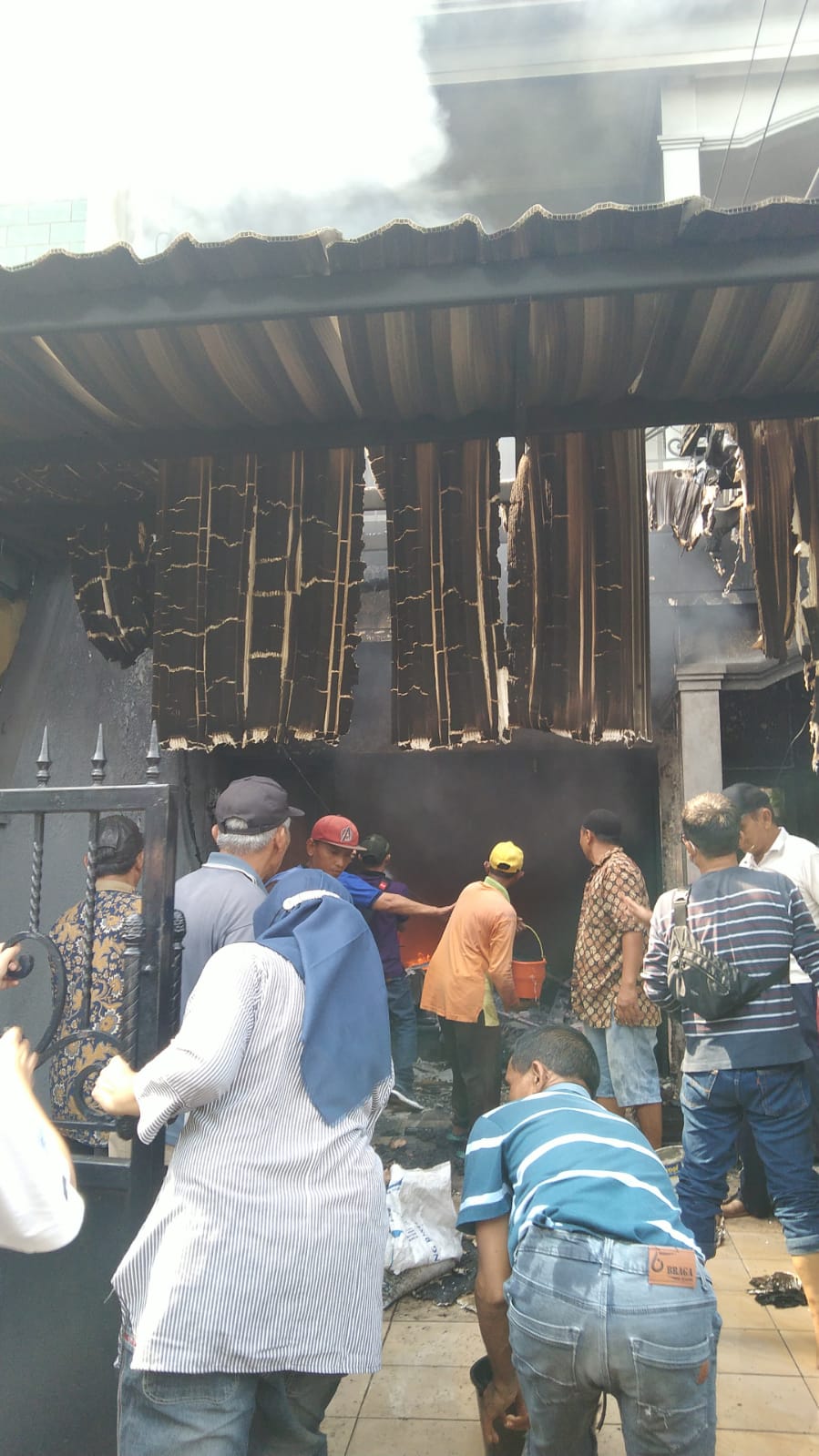 Gudang Kontraktor Sidosermo Terbakar