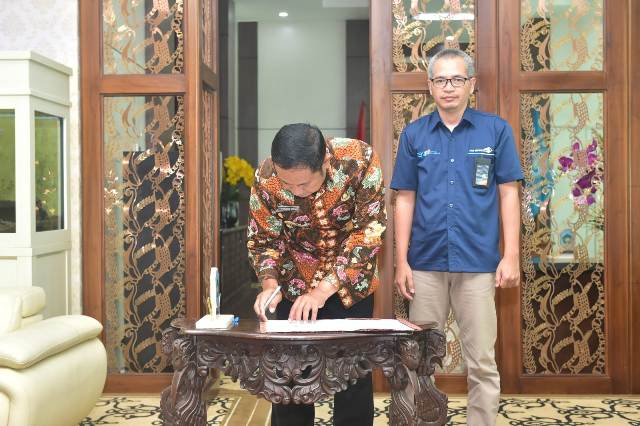 Tingkatkan Pelayanan, Pos Indonesia Teken MoU dengan Pemkab Lamongan