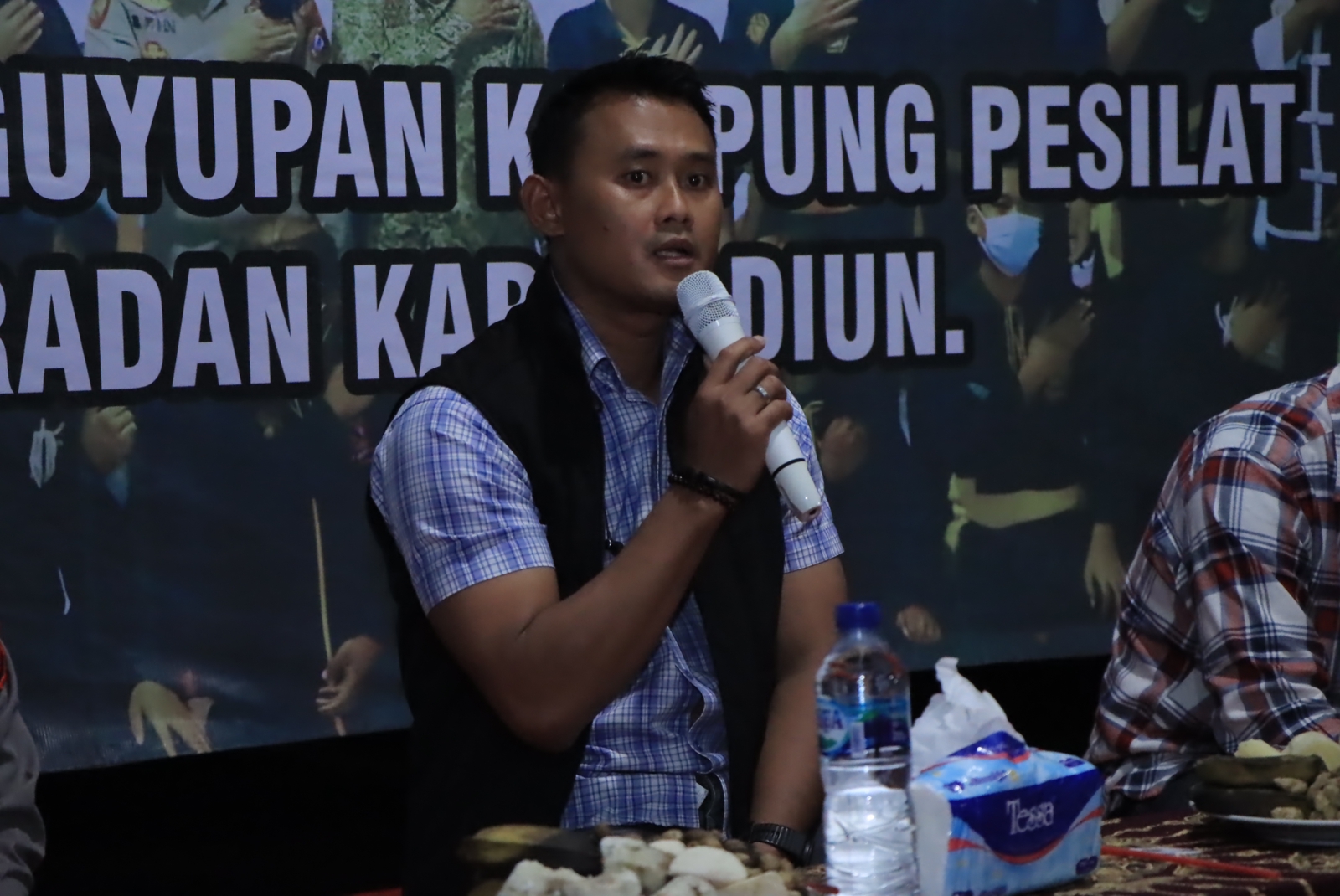 Polres Madiun Cangkrukan Bareng Paguyuban Kampung Pesilat Saradan