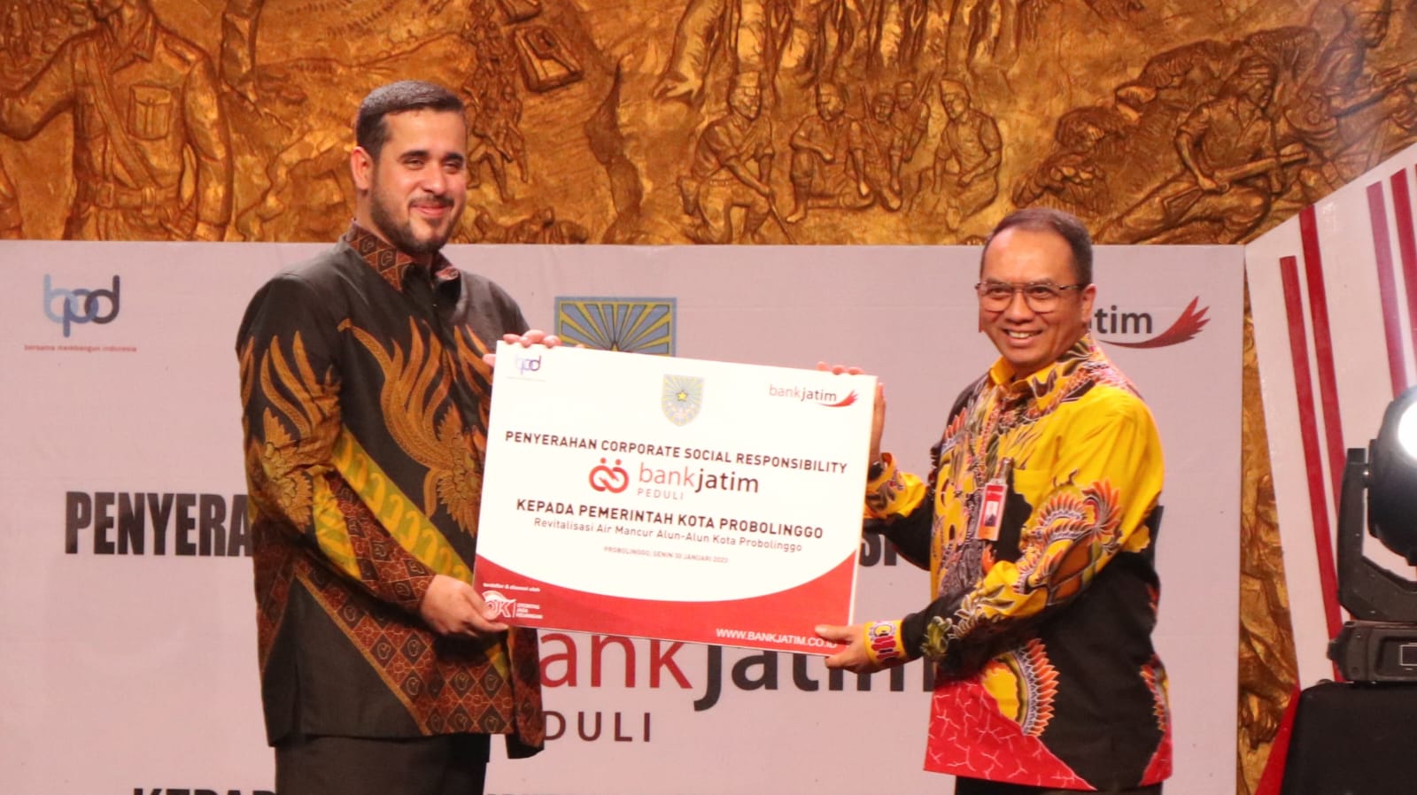 Bank Jatim Serahkan Bantuan CSR ke Pemkot Probolinggo