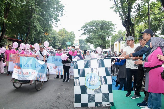 Lamongan Gelar Pawai Satukan Kata dan Langkah, Kampanyekan Pencegahan Kanker