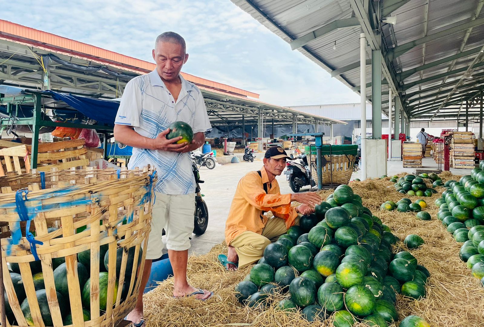 Beroperasi 24 Jam, Pasar Induk Surabaya Sidotopo Sediakan Kebutuhan Sembako hingga Hortikultura