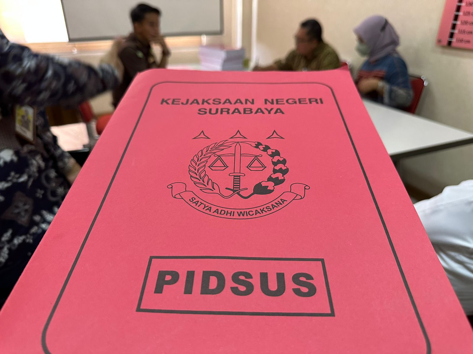 DJP Jatim I Serahkan Tersangka Pidana Pajak ke Kejari Surabaya