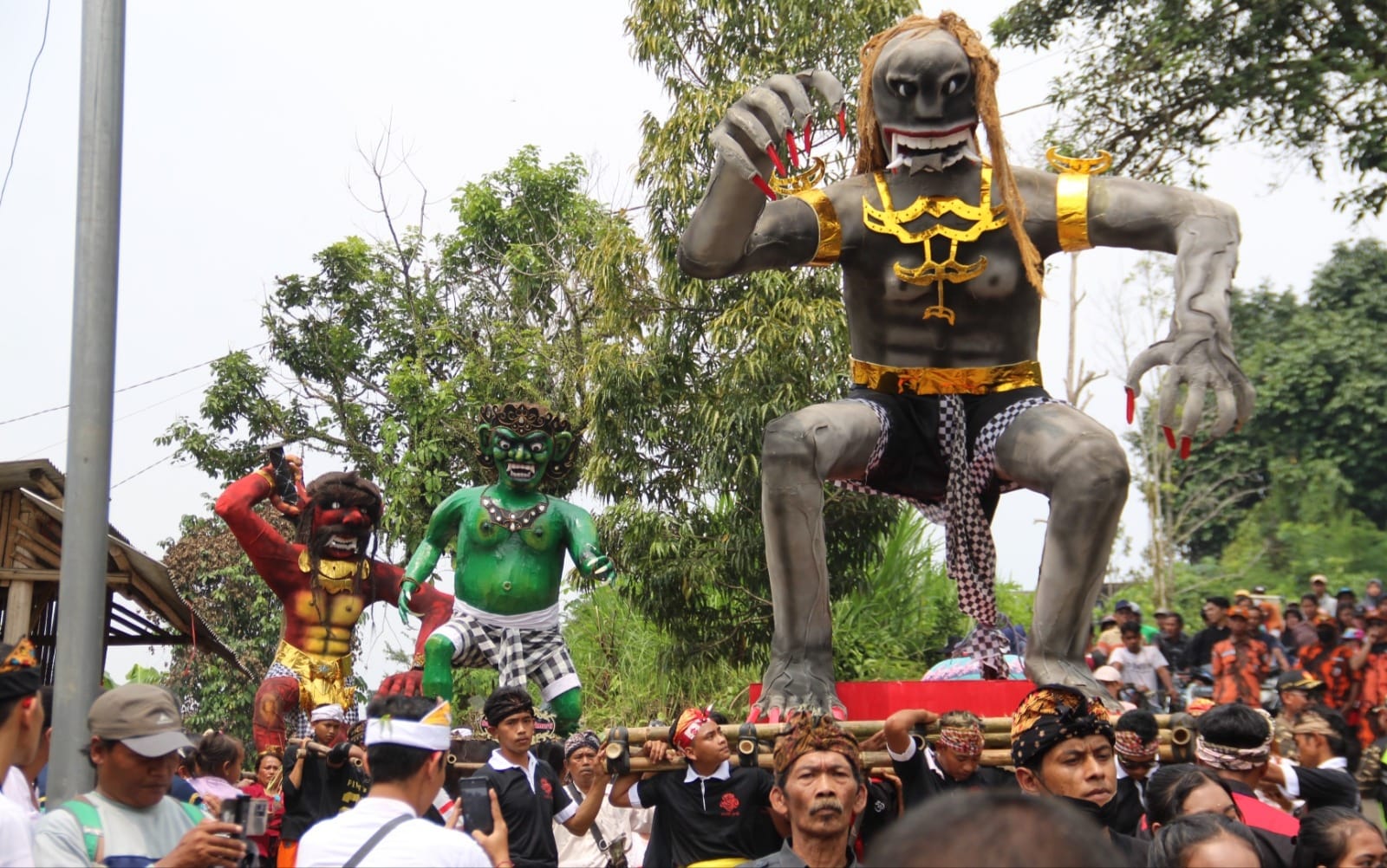 Jelang Nyepi, Umat Hindu di Jombang Pawai Ogoh-ogoh