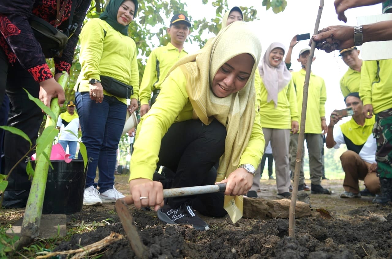 Hari Desa Asri Nusantara, Bupati Ikfina Ajak Masyarakat Lestarikan Alam