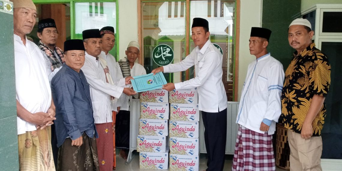 Jumat Ramadan, Polres Lamongan Keliling Masjid Sebar Bantuan dan Imbauan Kamtibmas