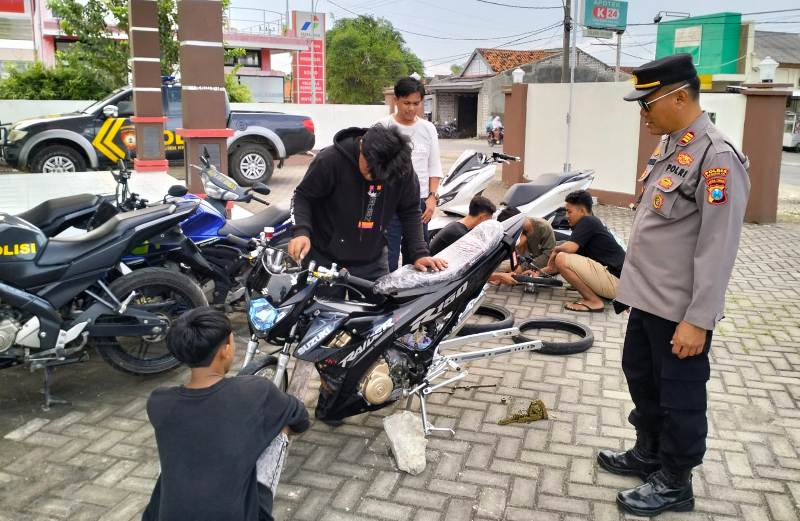 Patroli Polsek Kwanyar Tertibkan Ngabuburit Plus Balap Liar di Morombuh