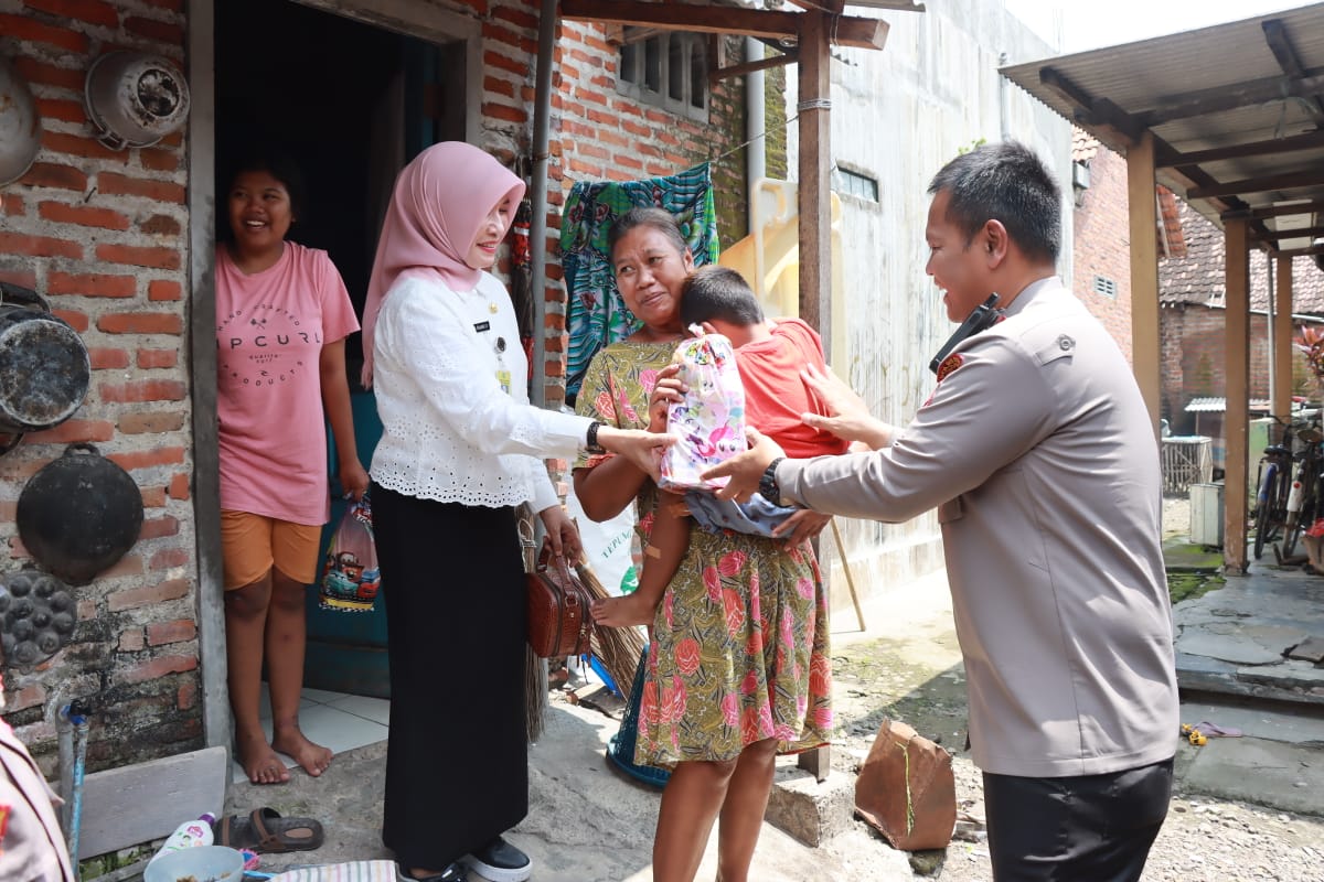 Polresta Sidoarjo Gelar Bakti Kesehatan dan Sosial di Keret