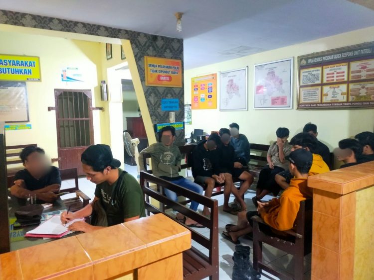 Nekat SOTR, Belasan Pemuda Diamankan Polsek Besuki