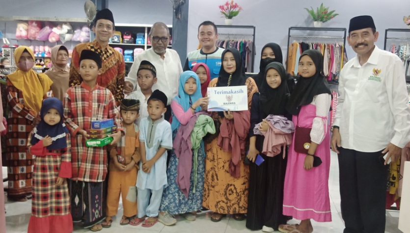 Baznas Kabupaten Blitar Ajak 153 Yatim Piatu Belanja Bareng ke Toko Baju