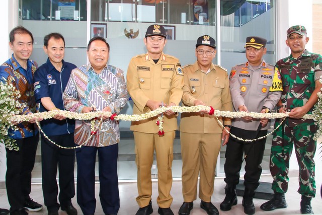 Support Investor di Lamongan, Pak Yes Resmikan Pabrik Pakan Udang dan Ikan