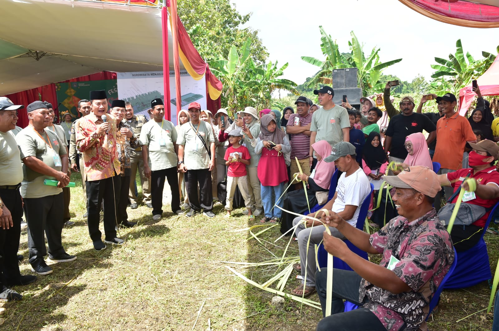 Festival Kupatan Menjuluk, Cara Unik Warga Sedayulawas Lamongan Rayakan Lebaran Ketupat