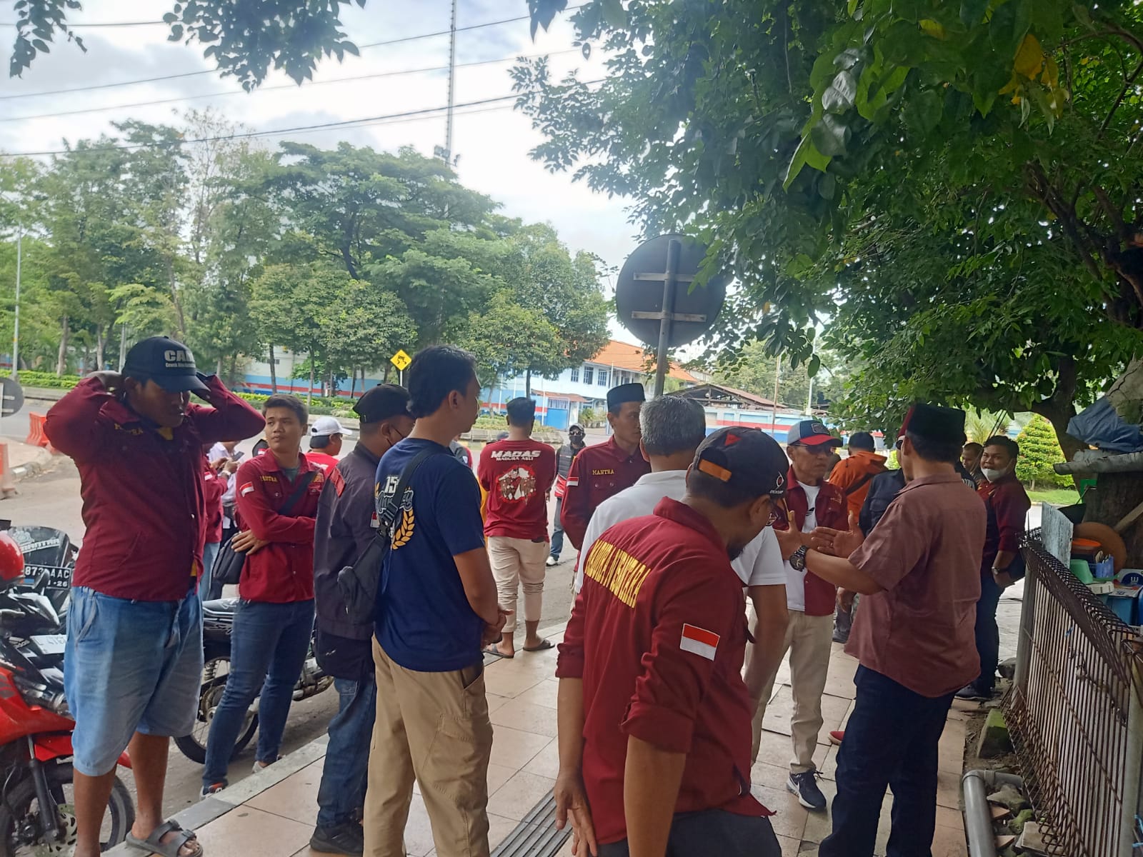 Mapolres Pelabuhan Tanjung Perak Digeruduk Massa, Buntut Kematian Tahanan Kasus Narkoba