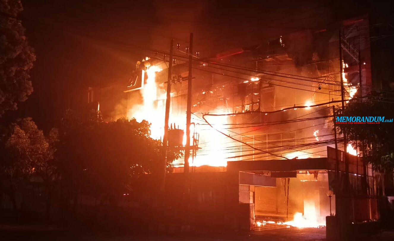 Saksi Mata : Asal Api Diduga dari Gedung Bioskop