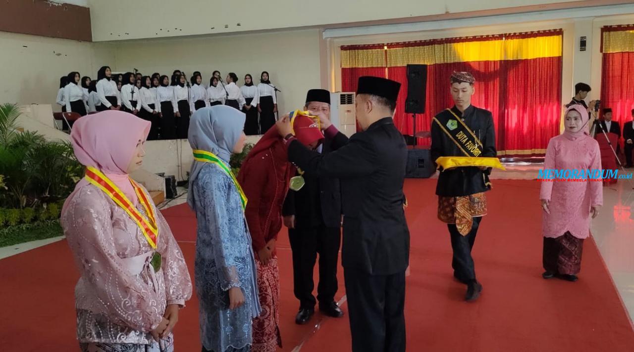 413 Siswa SMAN 1 Tarik Diwisuda