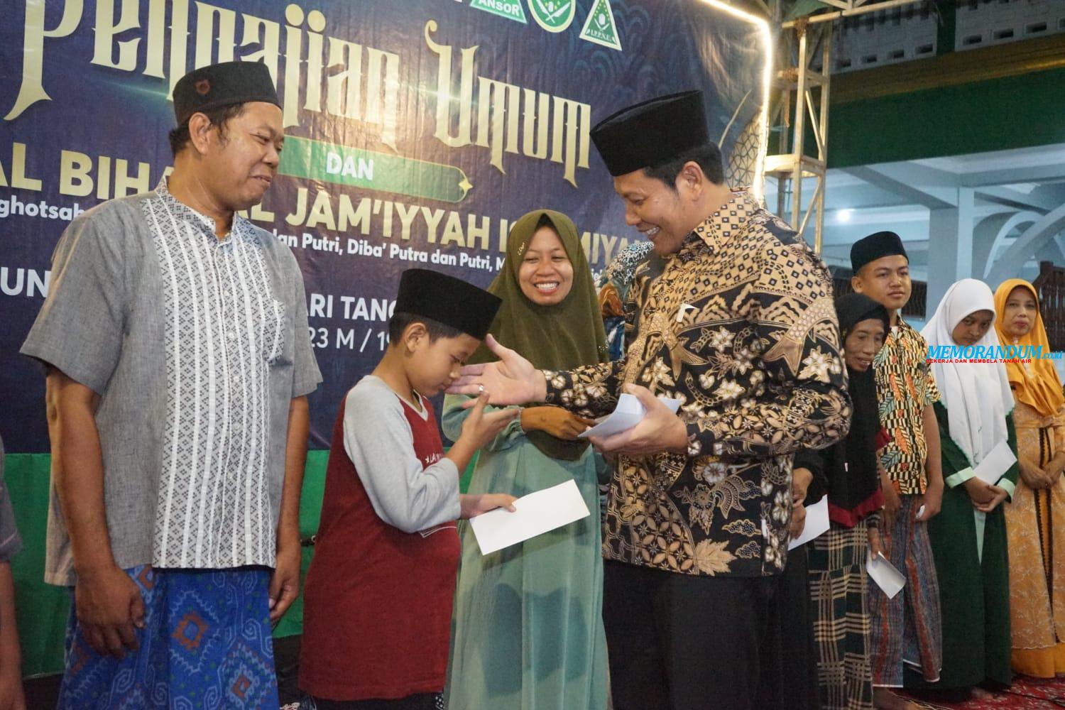 Hadiri Halalbihalal di Kedensari, Wabup Sidoarjo Santuni Anak Yatim