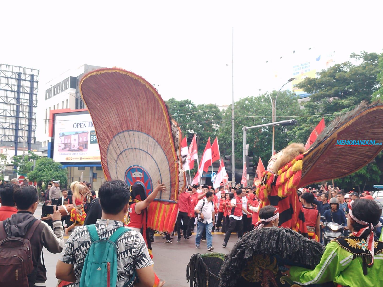 Urutan Ketiga, PDIP Daftarkan Bacaleg ke KPU Surabaya