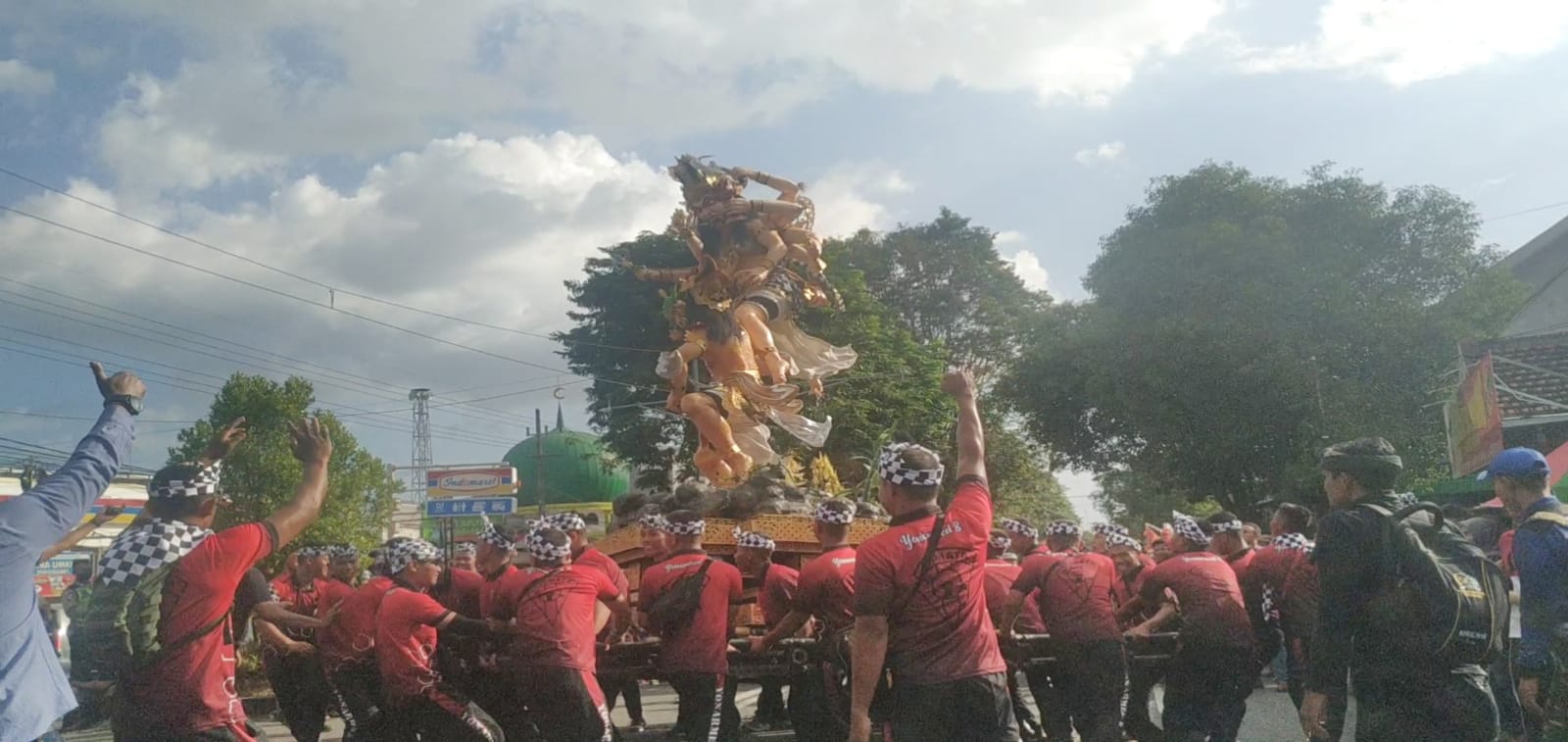 Parade Budaya Jember-Jembrana Rajut Silahturahmi Anak Bangsa