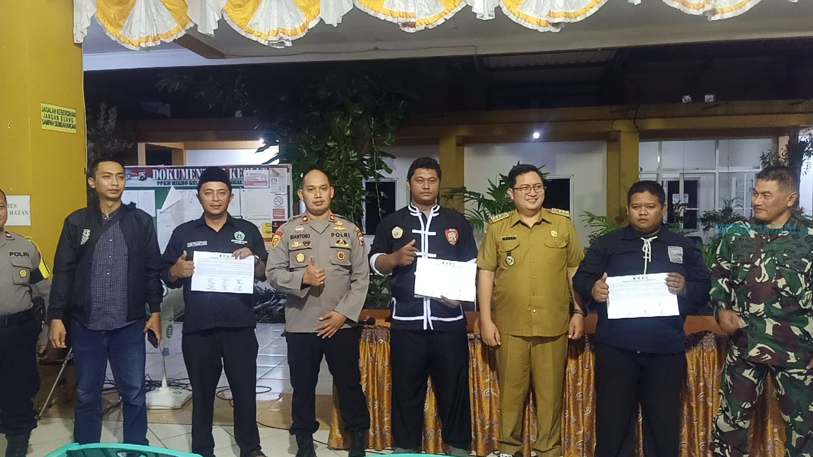 Cangkrukan Tiga Pilar Gayungan Bersama Perguruan Silat