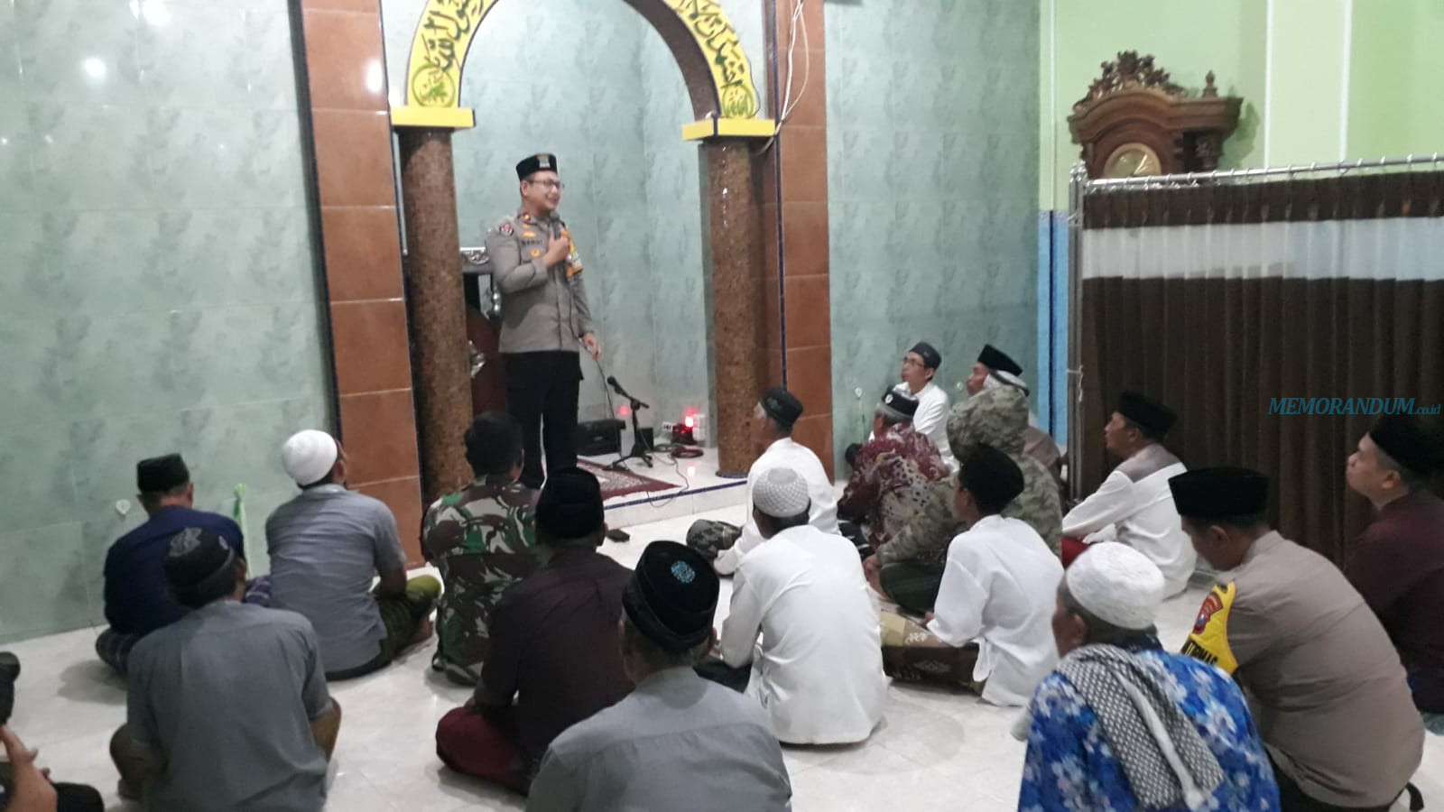 Kapolsek Wiyung Salat Bersama dan Sambang Warga