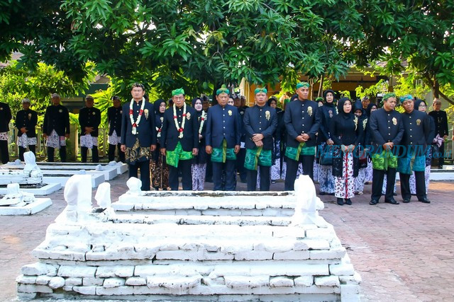 Pupuk Spirit Perjuangan, Bupati Yes dan Jajaran Forkopimda Ziarahi Makam Leluhur Lamongan