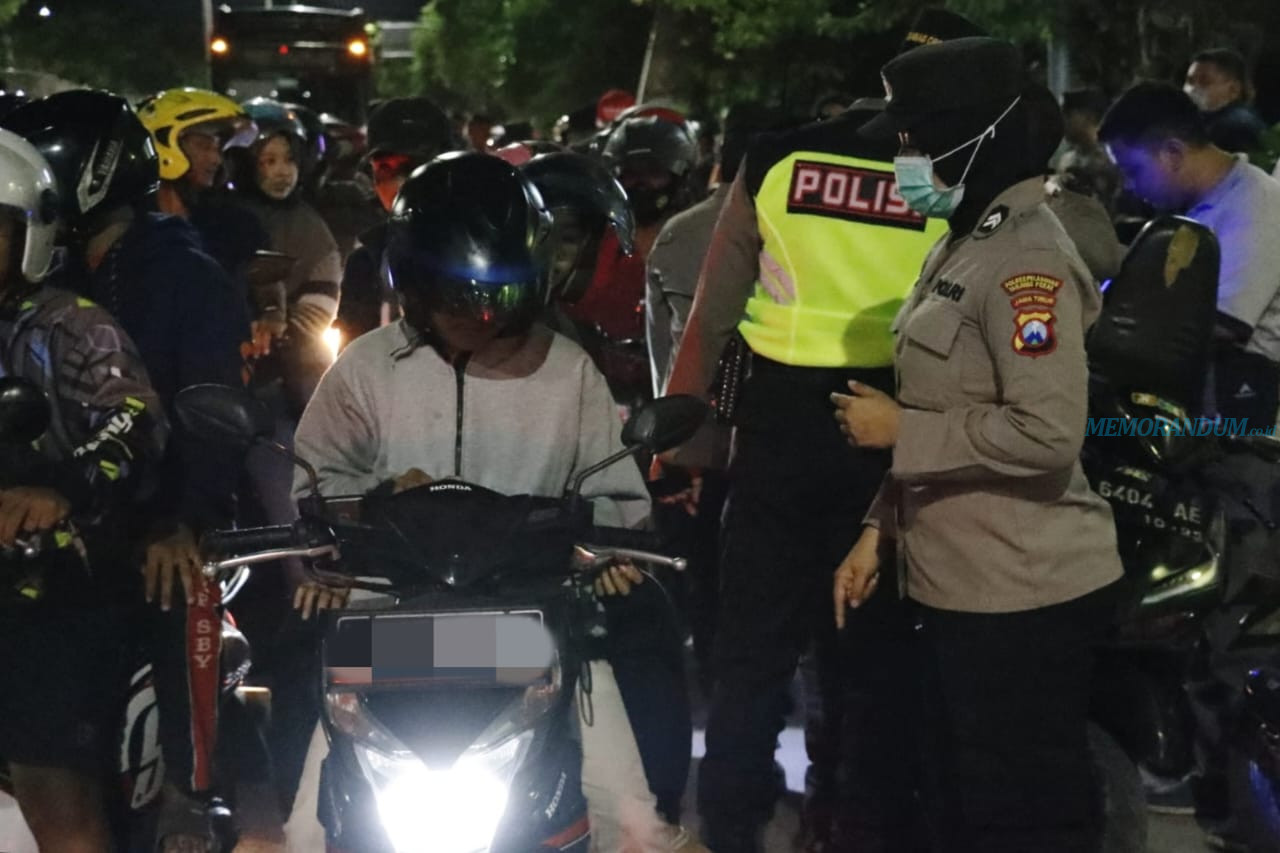 Patroli Skala Besar, Polres Pelabuhan Tanjung Perak Amankan 9 Motor Bodong dan Tilang 115 Kendaraan