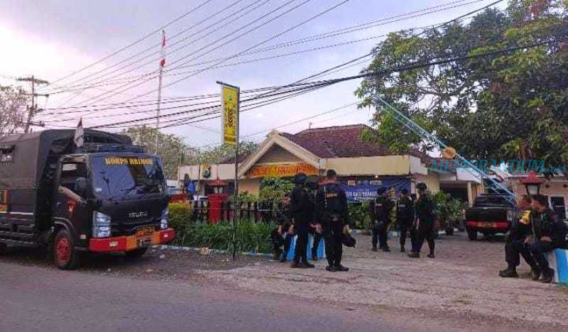 Redakan Ketegangan,  Polres Bangkalan Kerahkan Pasukan Gabungan Amankan Situasi