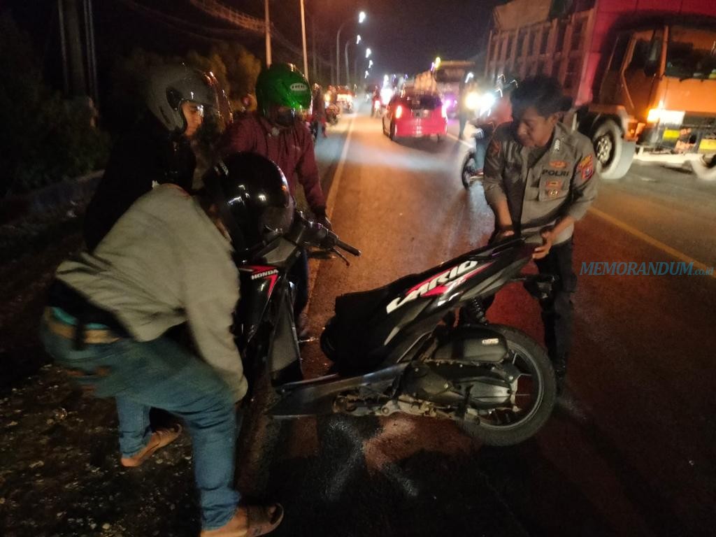 Pemotor Tewas Adu Banteng di Jalan Raya Deandles Gresik