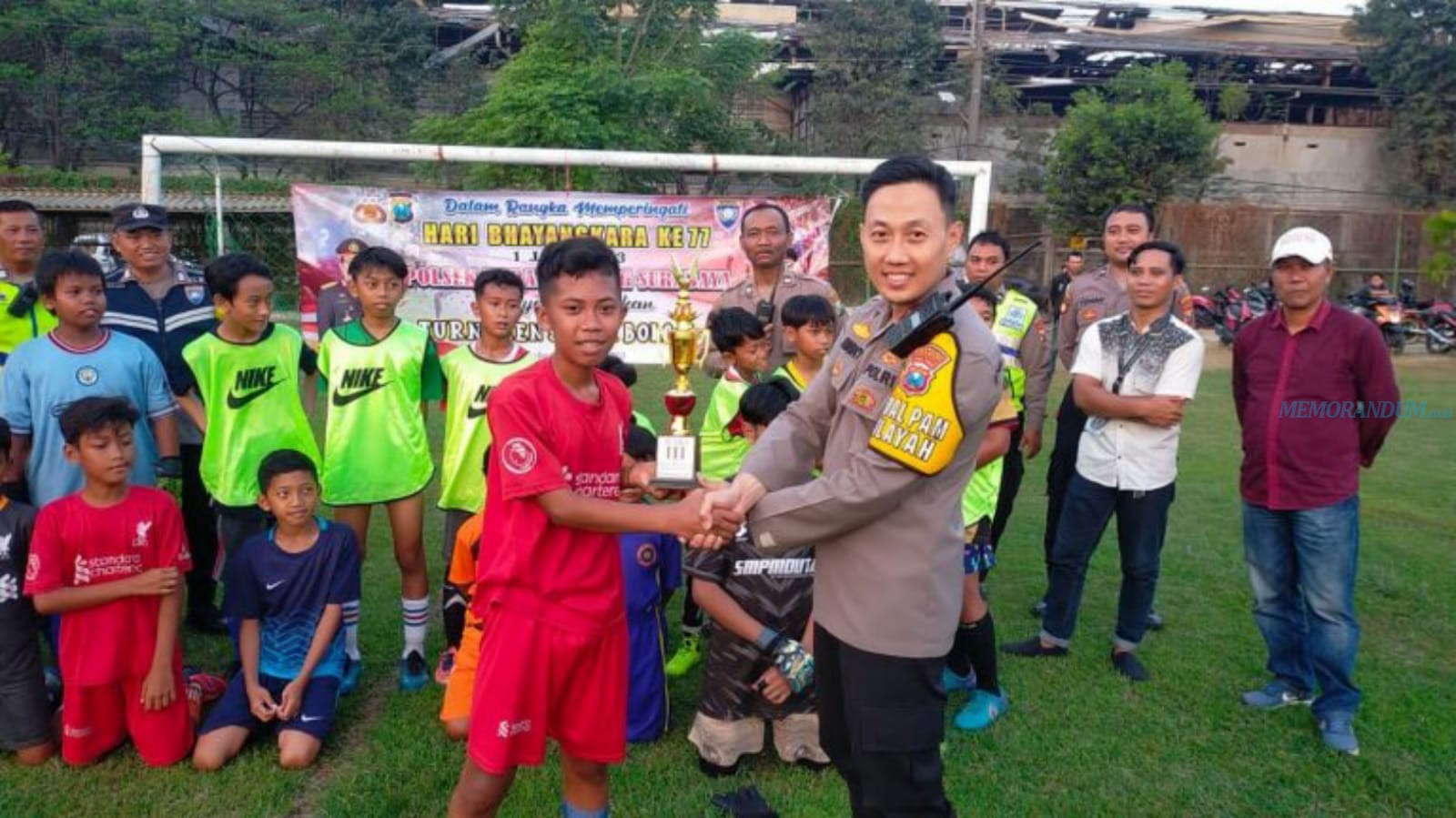 Sambut HUT Bhayangkara Ke-77, Polsek Karangpilang Gelar Turnamen Sepakbola U-13