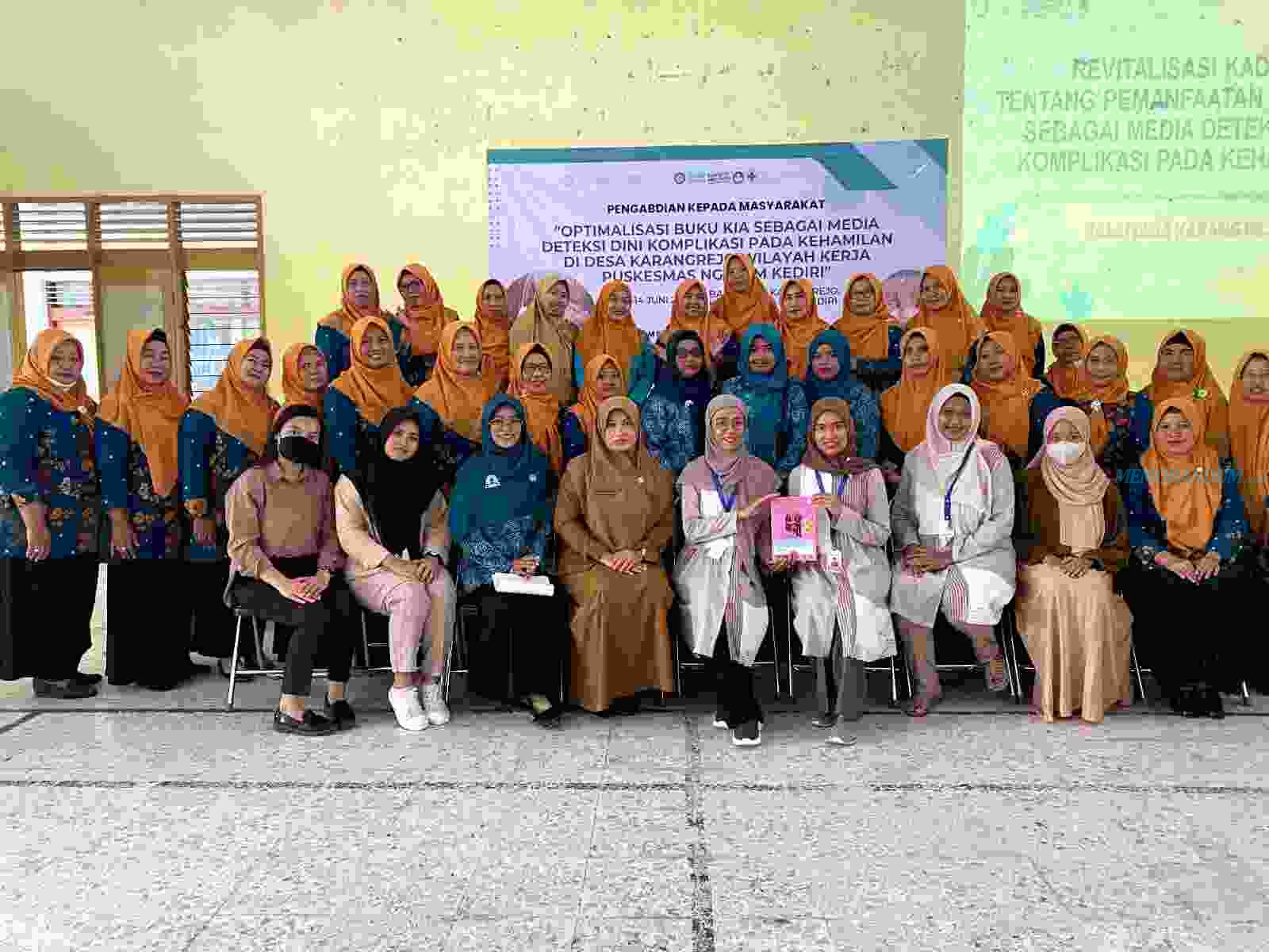 Optimalisasi Buku KIA sebagai Media Deteksi Dini Komplikasi pada Kehamilan di Desa Karangrejo Kabupaten Kediri