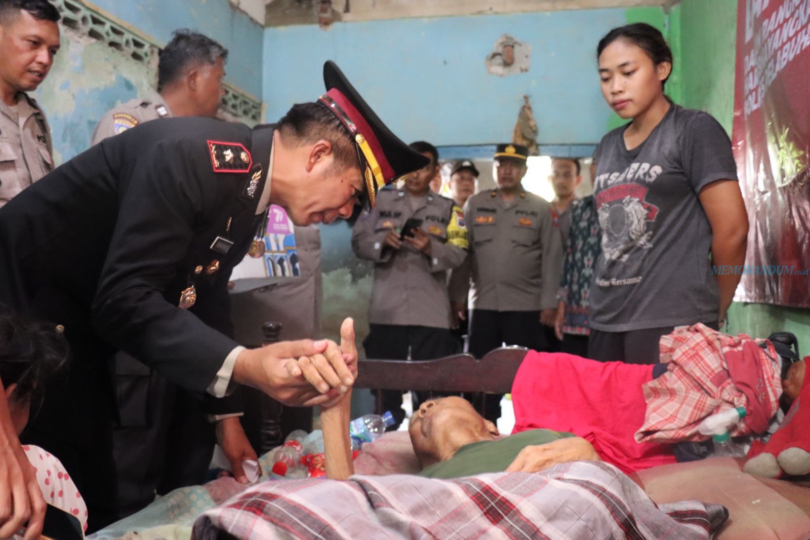 Polres Pelabuhan Tanjung Perak Beri Perhatian ke Warga Sakit Menahun