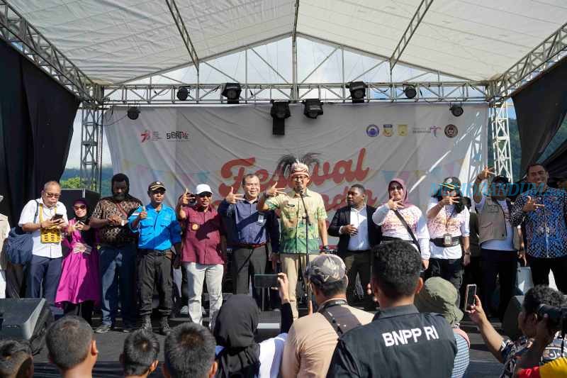 Ribuan Peserta Hadiri Festival Crossborder Skouw di Pos Lintas Batas Negara RI – PNG