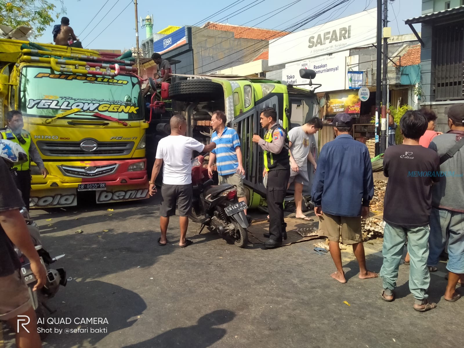 Truk Terguling di Sidotopo Lor, Muatan Telur Semburat ke Jalan