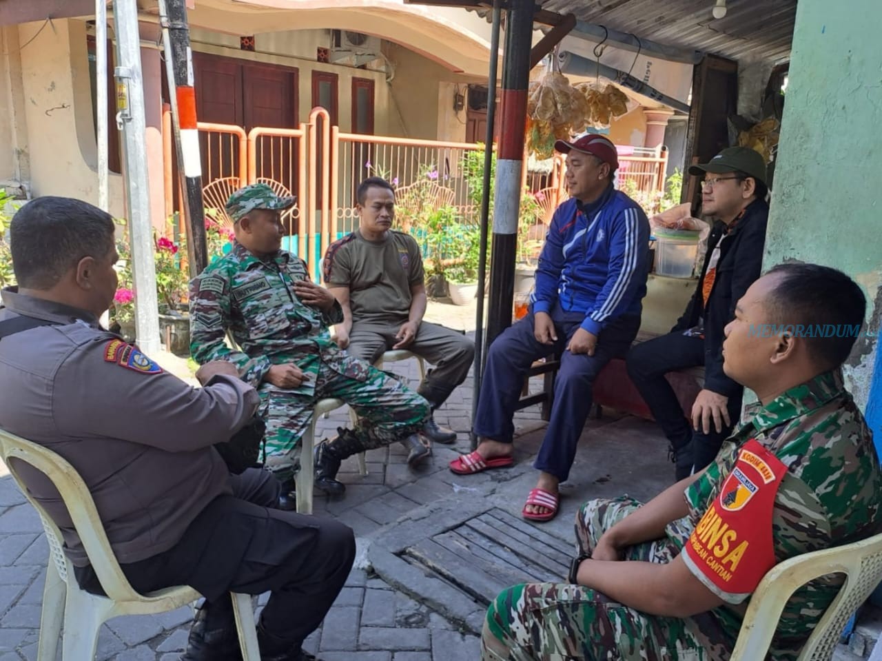 Sambang Warga, Bhabinkamtibmas Krembangan Utara Titip Pesan Jaga Kamtibmas