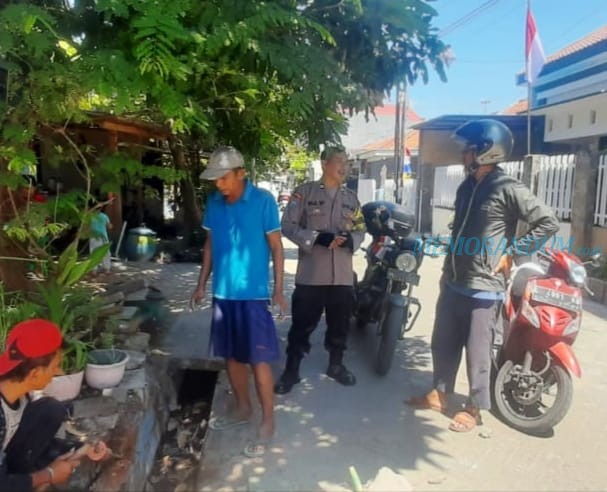 Bhabinkamtibmas Perak Barat Sambang Warga Sampaikan Pesan Kerukunan Bertetangga