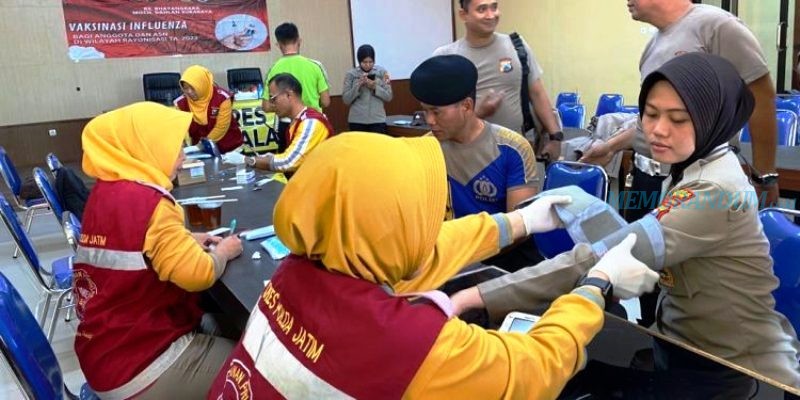 Personel dan ASN Polres Bangkalan Jalani Vaksinasi Influenza