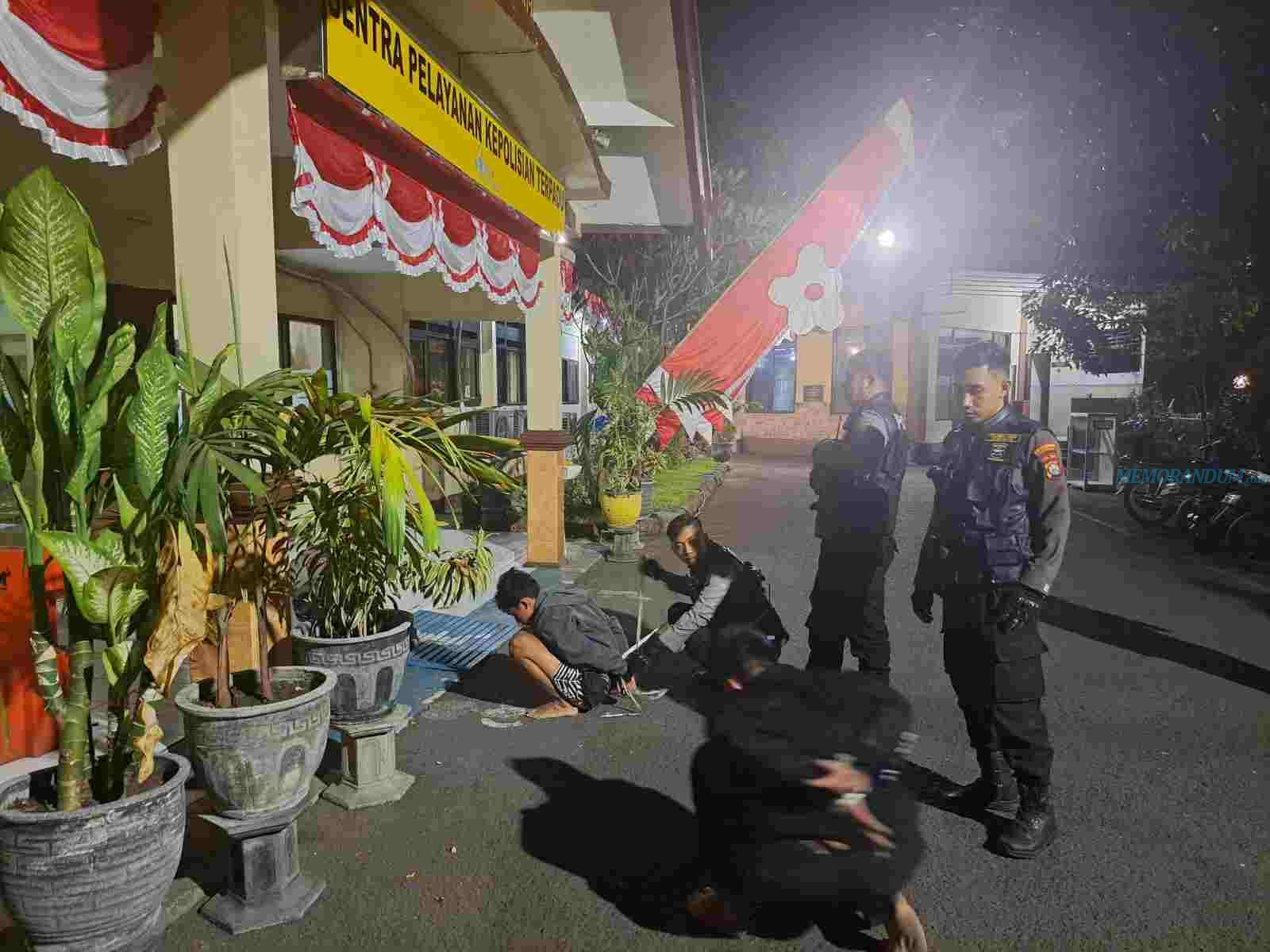 Pemuda ala Gangster Bersajam di Surabaya Diciduk saat Hendak Tawuran